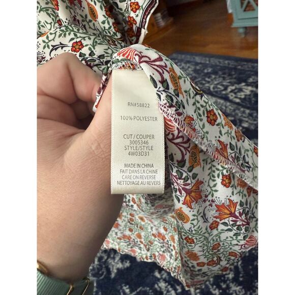 Max Studio High Collar Flower Button and Pleated Blouse - Picture 4 of 7